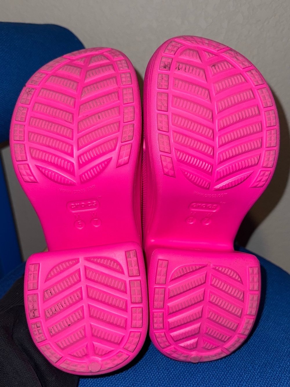 CROCS Hot Pink Siren Clogs Size 7 - Picture 8 of 8